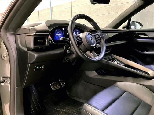 2024 Porsche Macan Turbo