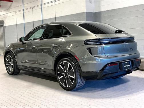 2024 Porsche Macan Turbo