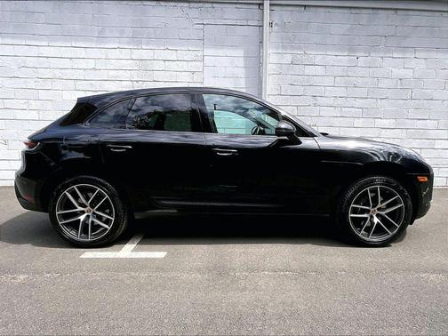 Jet Black Metallic 2026 Porsche Macan Macan