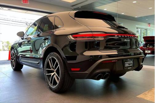 2022 Porsche Macan Base