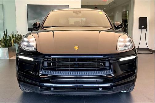 2022 Porsche Macan Base