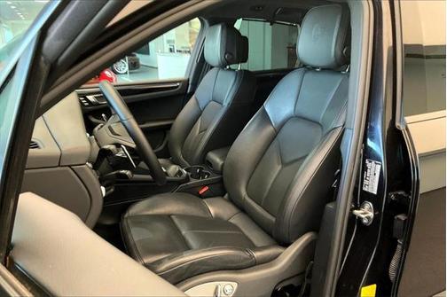 2022 Porsche Macan Base