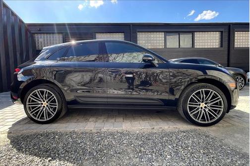 2025 Porsche Macan Base
