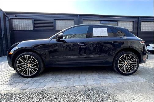 2025 Porsche Macan Base