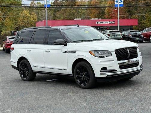 PRISTINE WHITE METALLIC 3C 2024 Lincoln Navigator Black Label