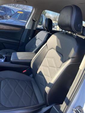 2024 Volkswagen Atlas 2.0T SE w/Technology 4MOTION