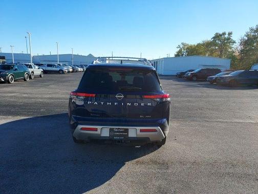 2023 Nissan Pathfinder SL 4WD