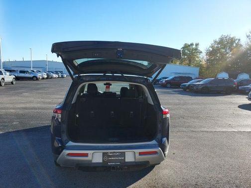 2023 Nissan Pathfinder SL 4WD