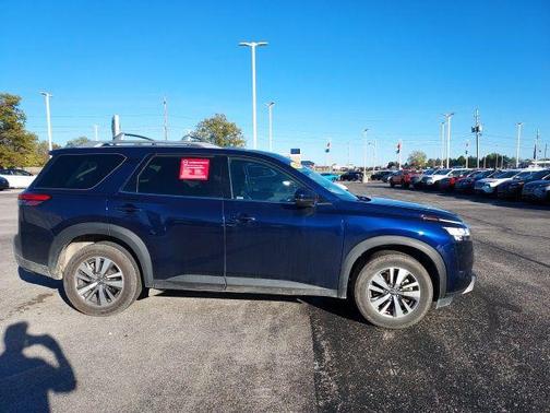 2023 Nissan Pathfinder SL 4WD