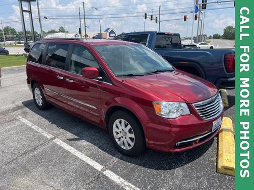 2016 Chrysler Town & Country Touring