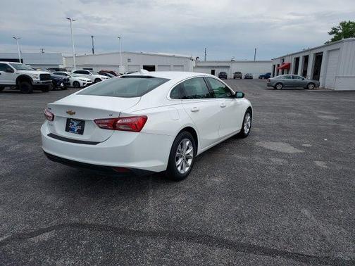 Summit White 2019 Chevrolet Malibu LT