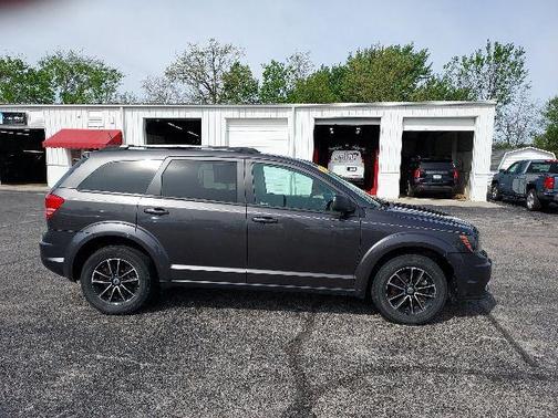 Granite Pearlcoat 2018 Dodge Journey SE