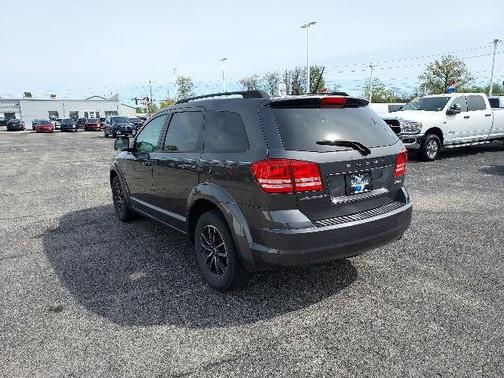 Granite Pearlcoat 2018 Dodge Journey SE