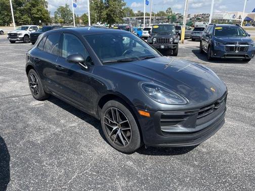 2023 Porsche Macan Base