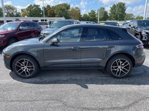2023 Porsche Macan Base