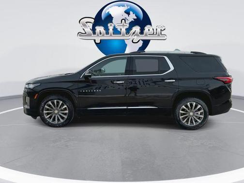 Mosaic Black Metallic 2023 Chevrolet Traverse Premier