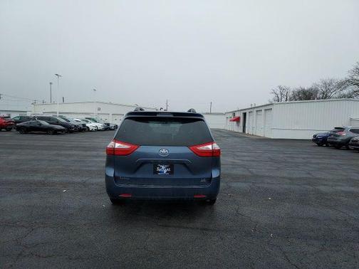 2015 Toyota Sienna LE