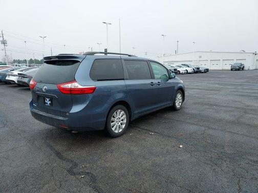 2015 Toyota Sienna LE
