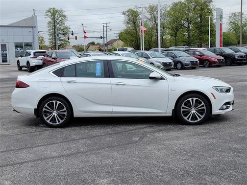 2020 Buick Regal Sportback FWD Essence