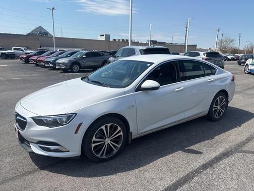 2020 Buick Regal Sportback FWD Essence