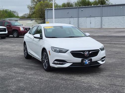 2020 Buick Regal Sportback FWD Essence