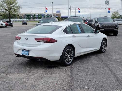 2020 Buick Regal Sportback FWD Essence