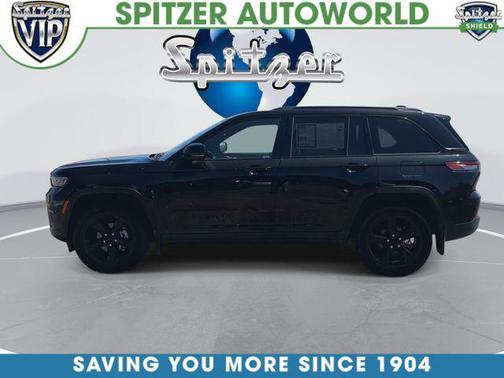 Diamond Black Crystal Pearlcoat 2023 Jeep Grand Cherokee Altitude