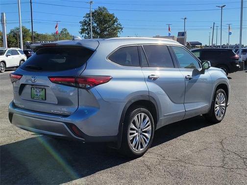 2023 Toyota Highlander Platinum