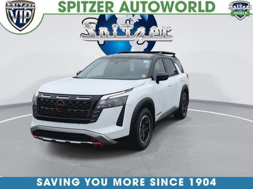 Everest White Pearl Tricoat/Super Black 2026 Nissan Pathfinder Rock Creek