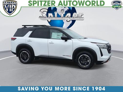 Everest White Pearl Tricoat/Super Black 2026 Nissan Pathfinder Rock Creek