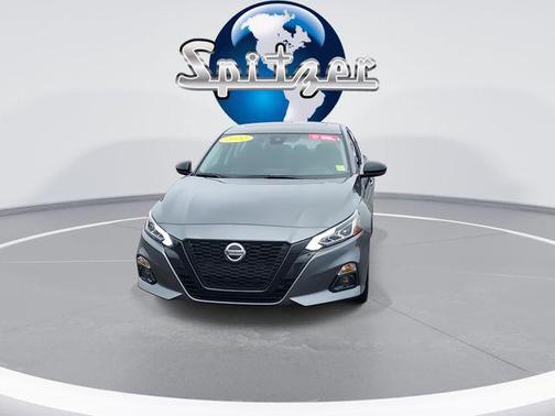 2022 Nissan Altima SR FWD