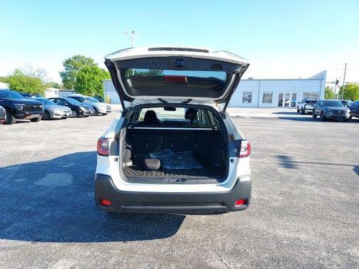 Crystal White Pearl 2024 Subaru Outback Premium