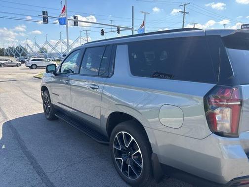 2023 Chevrolet Suburban RST