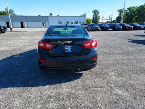 Mosaic Black Metallic 2017 Chevrolet Cruze LT