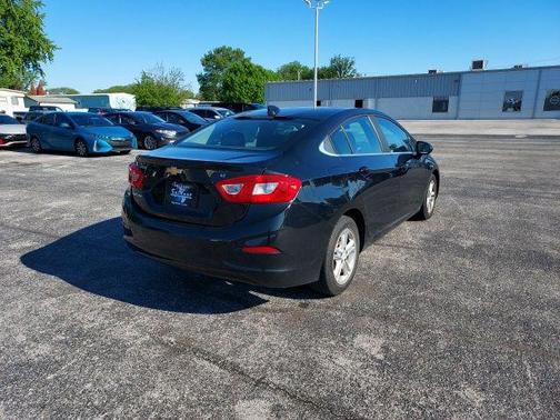 Mosaic Black Metallic 2017 Chevrolet Cruze LT