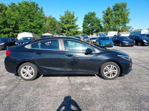 Mosaic Black Metallic 2017 Chevrolet Cruze LT
