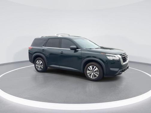 2023 Nissan Pathfinder SL 4WD