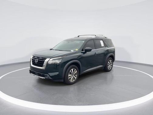 2023 Nissan Pathfinder SL 4WD