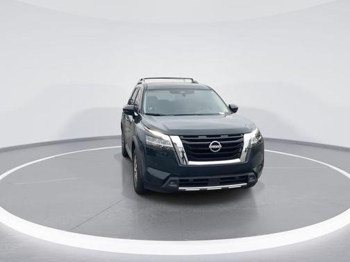 2023 Nissan Pathfinder SL 4WD