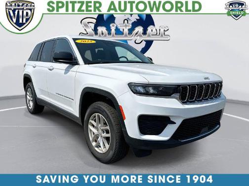 Bright White Clearcoat 2025 Jeep Grand Cherokee Laredo