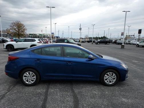 2019 Hyundai ELANTRA SE