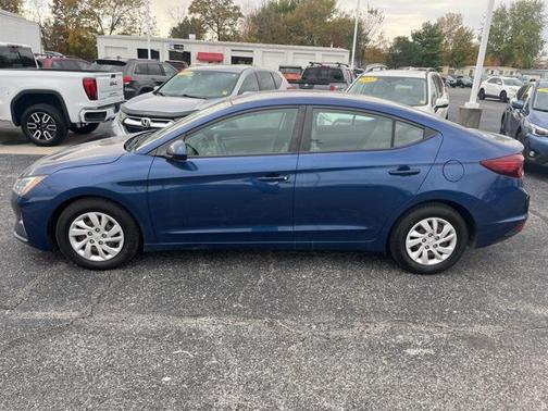 2019 Hyundai ELANTRA SE