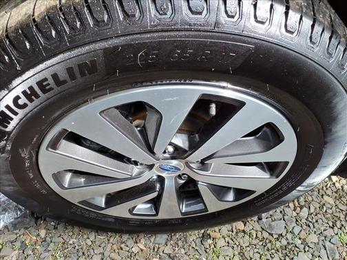 Ice Silver Metallic 2021 Subaru Outback Premium