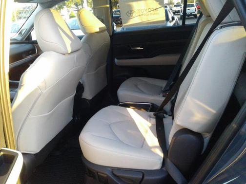 2026 Toyota Highlander Hybrid Base