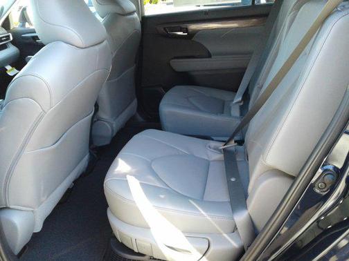 2026 Toyota Highlander Hybrid Limited