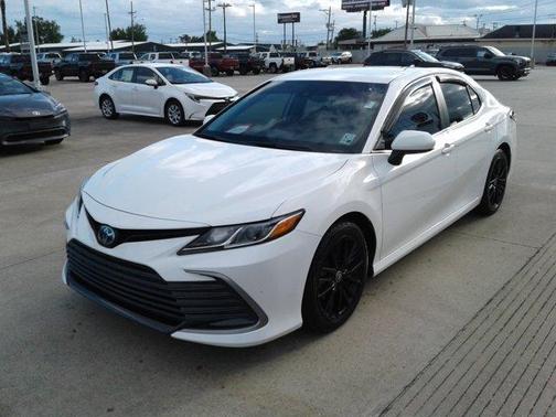 2022 Toyota Camry Hybrid LE