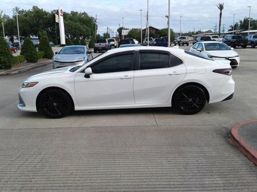 2022 Toyota Camry Hybrid LE