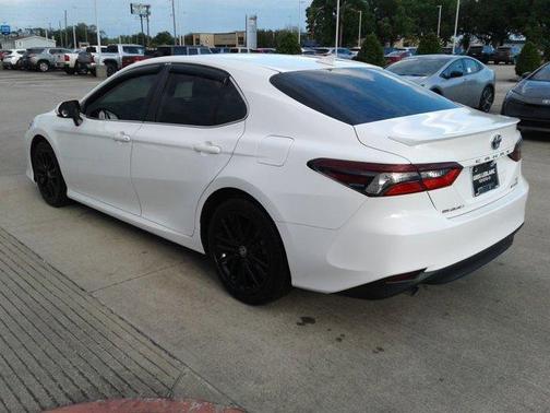 2022 Toyota Camry Hybrid LE