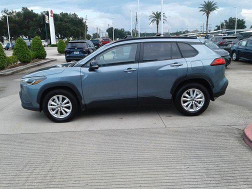 2025 Toyota Corolla Cross LE