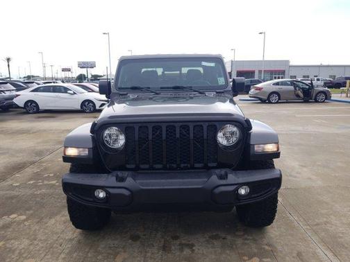 2022 Jeep Gladiator Sport